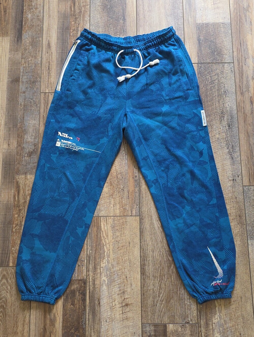 Nike - Standard Issue Halftone Grid Sweatpants - M - Marina Blue